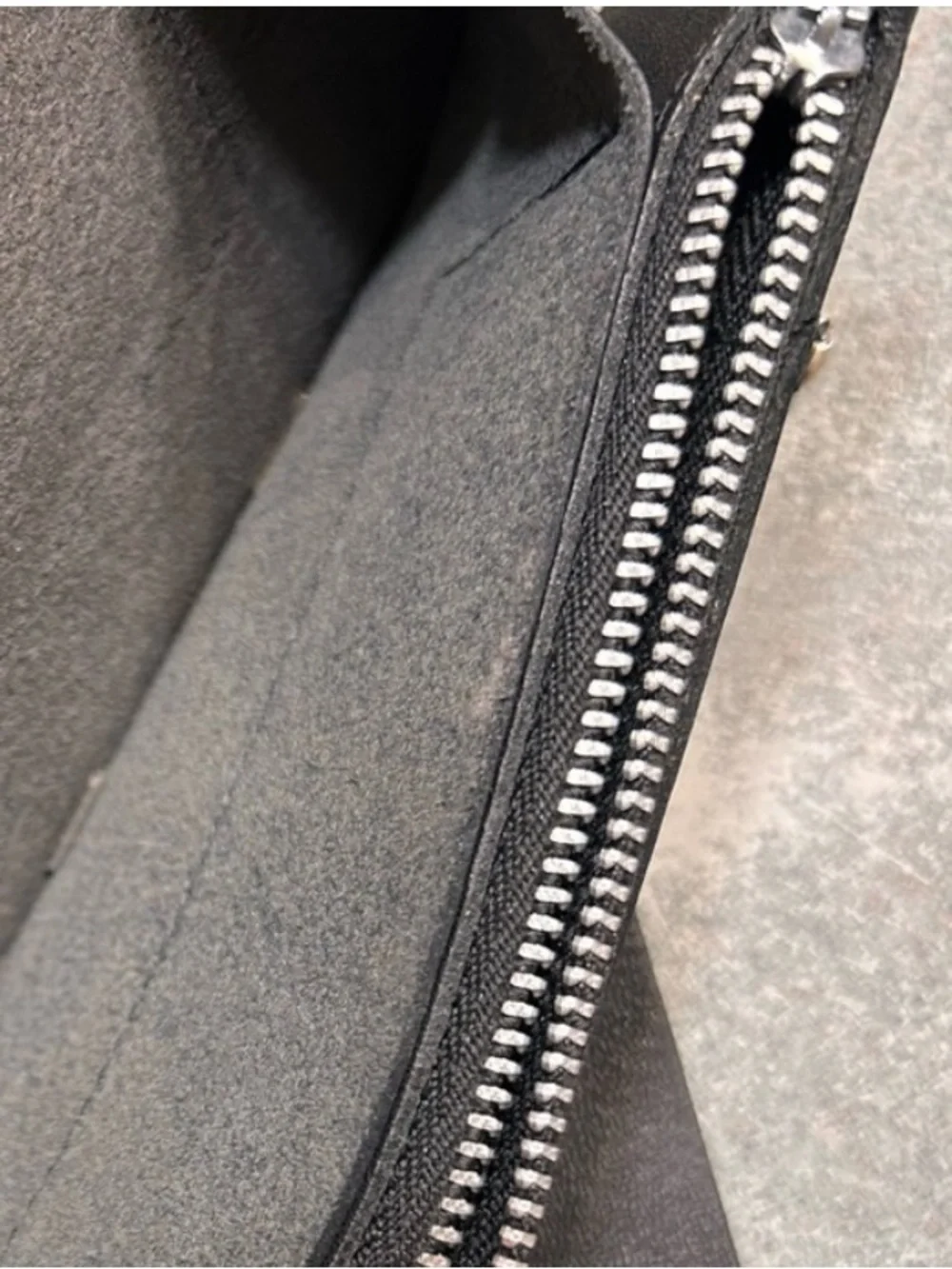 Black Leather Wallet w/Silver Chain 🇺🇸